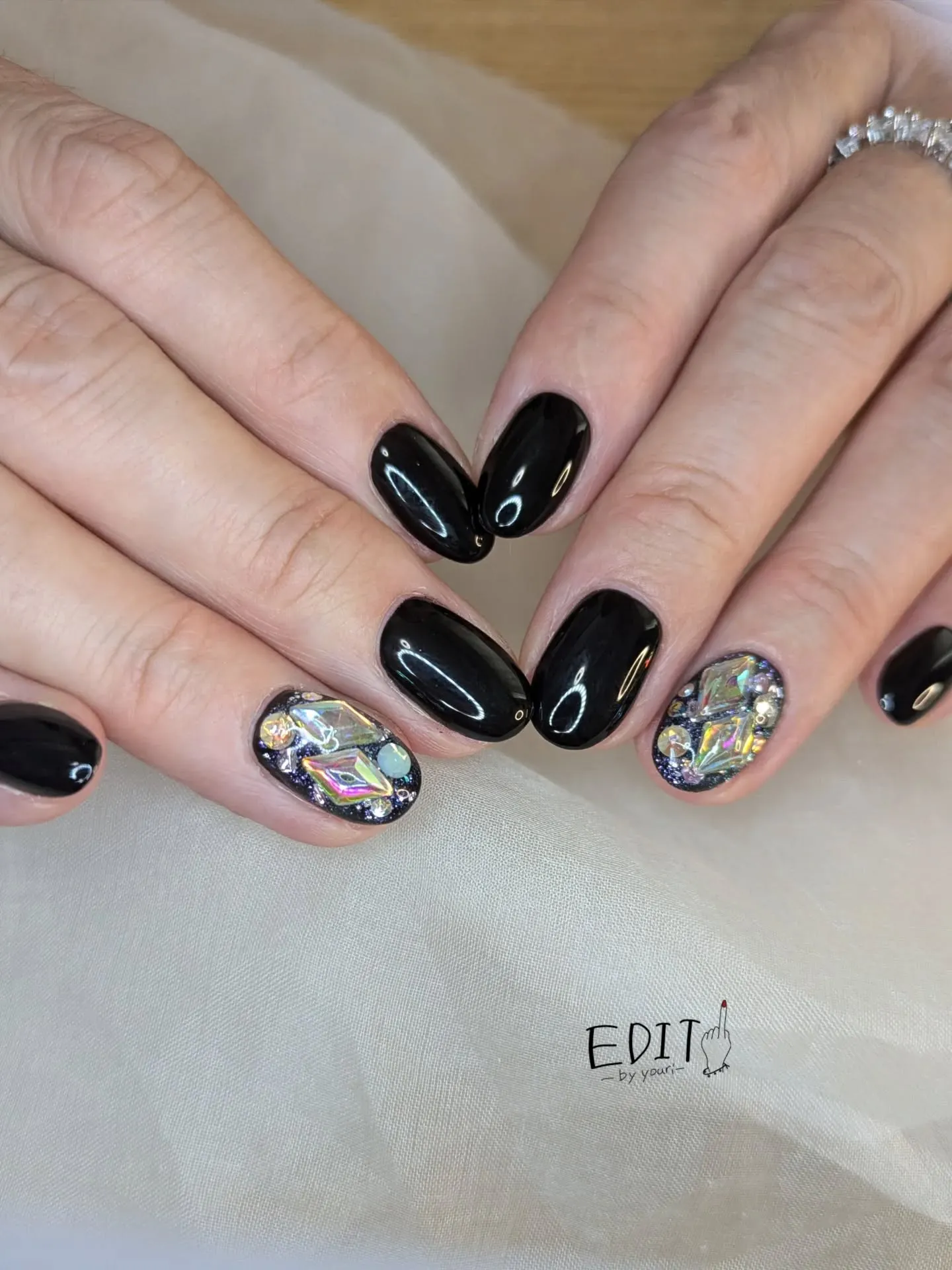 黒ワンカラーにオーロラの埋めつくしは、華やかで上品に仕上がり...