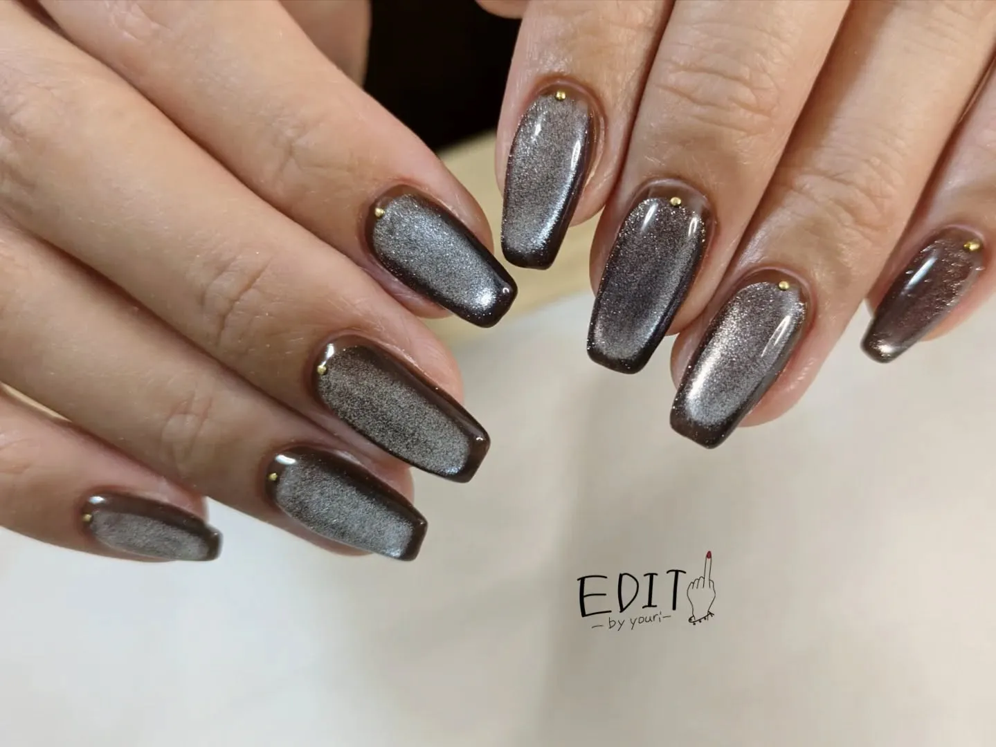 繊細なデザインのマグネットネイル💅✨🧲