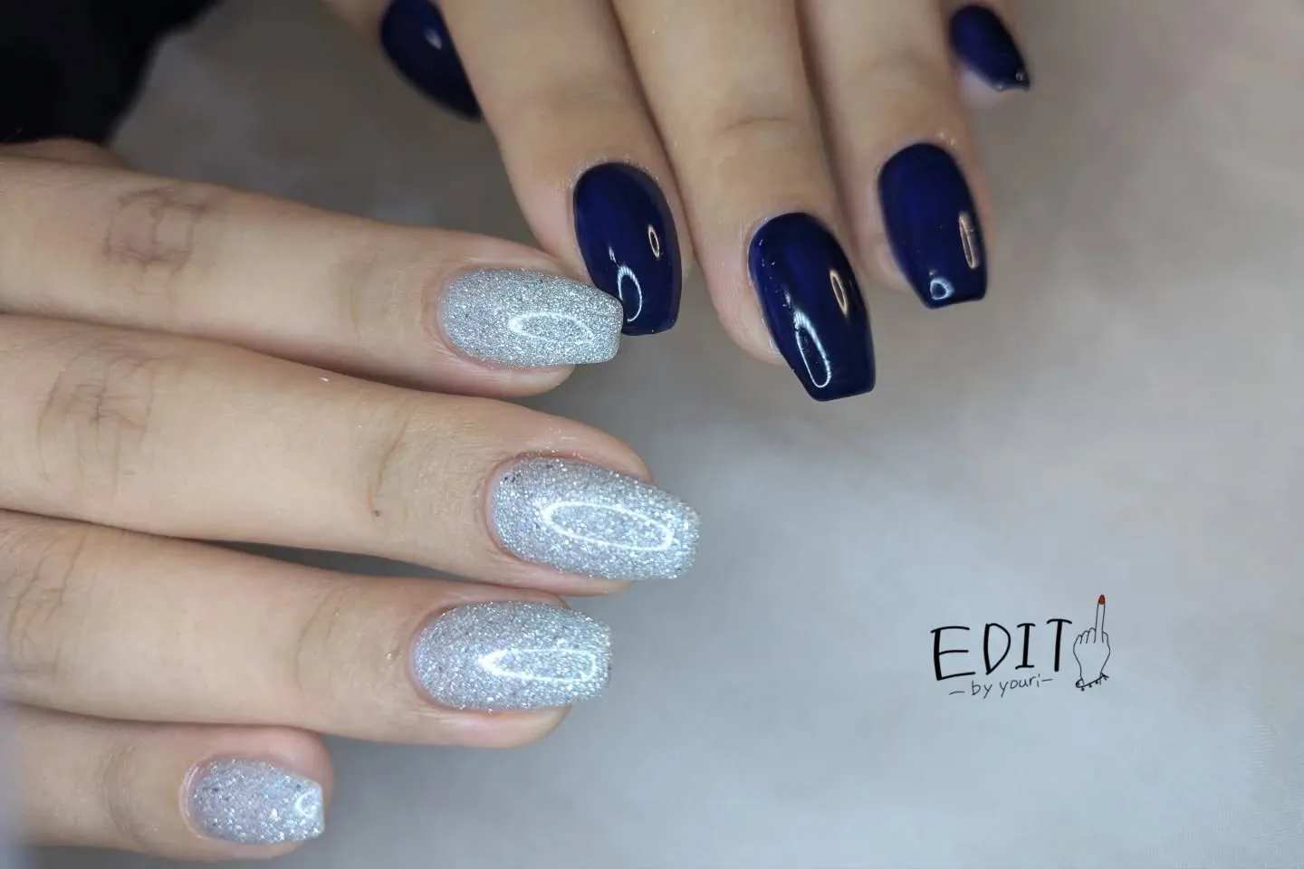フラッシュシルバーとネイビーのワンカラー💙︎🤍