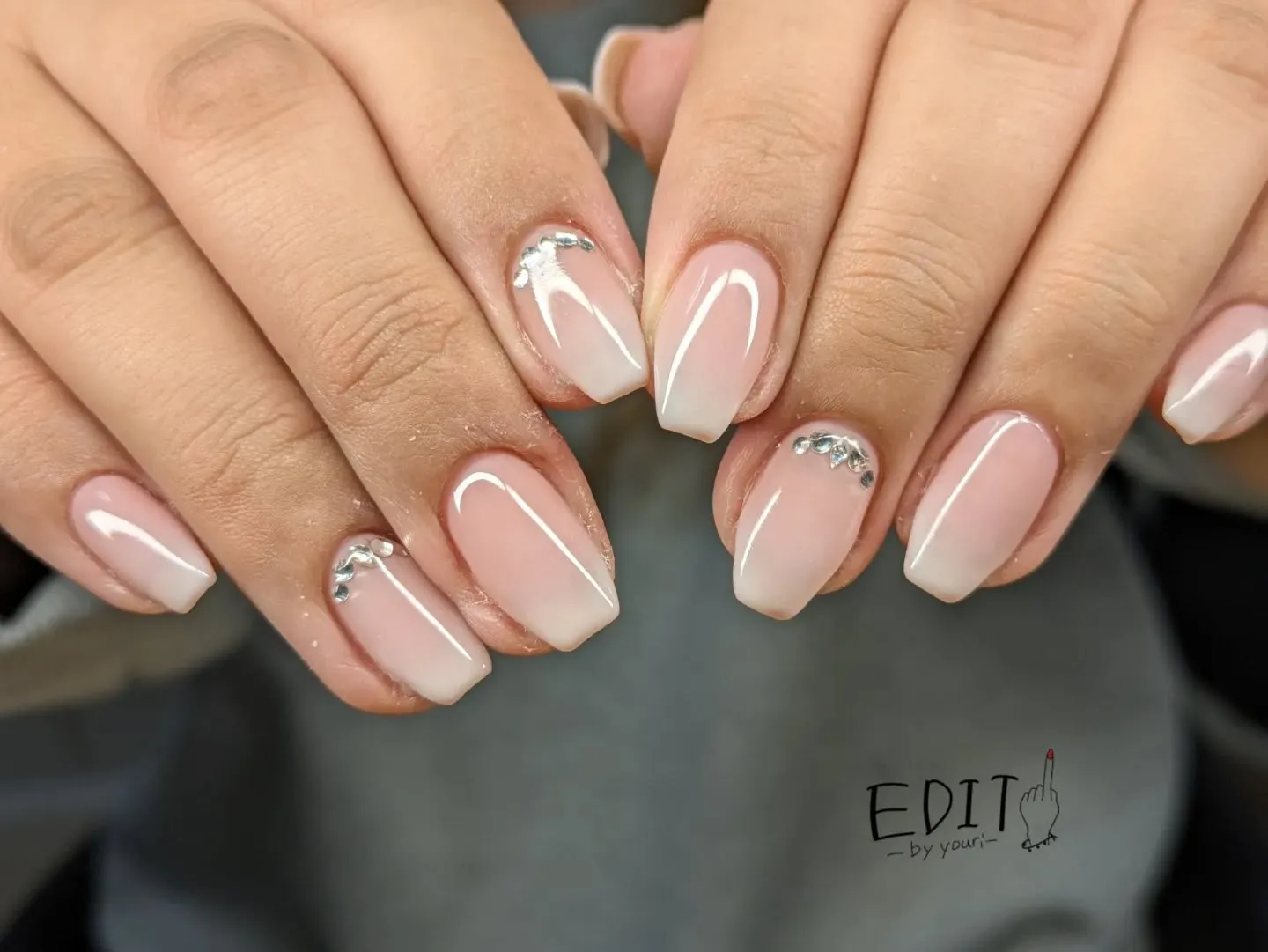 お題【白グラデーション 持ち込み画像参考】⁡