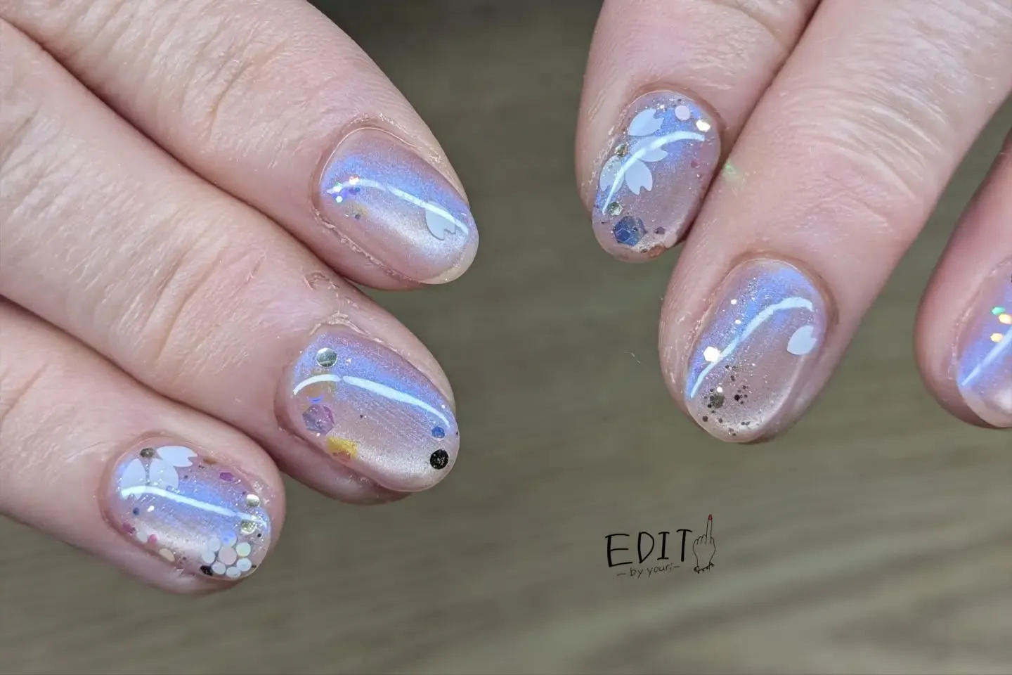 桜をイメージした、マグネットに桜を儚く散らしました🌸