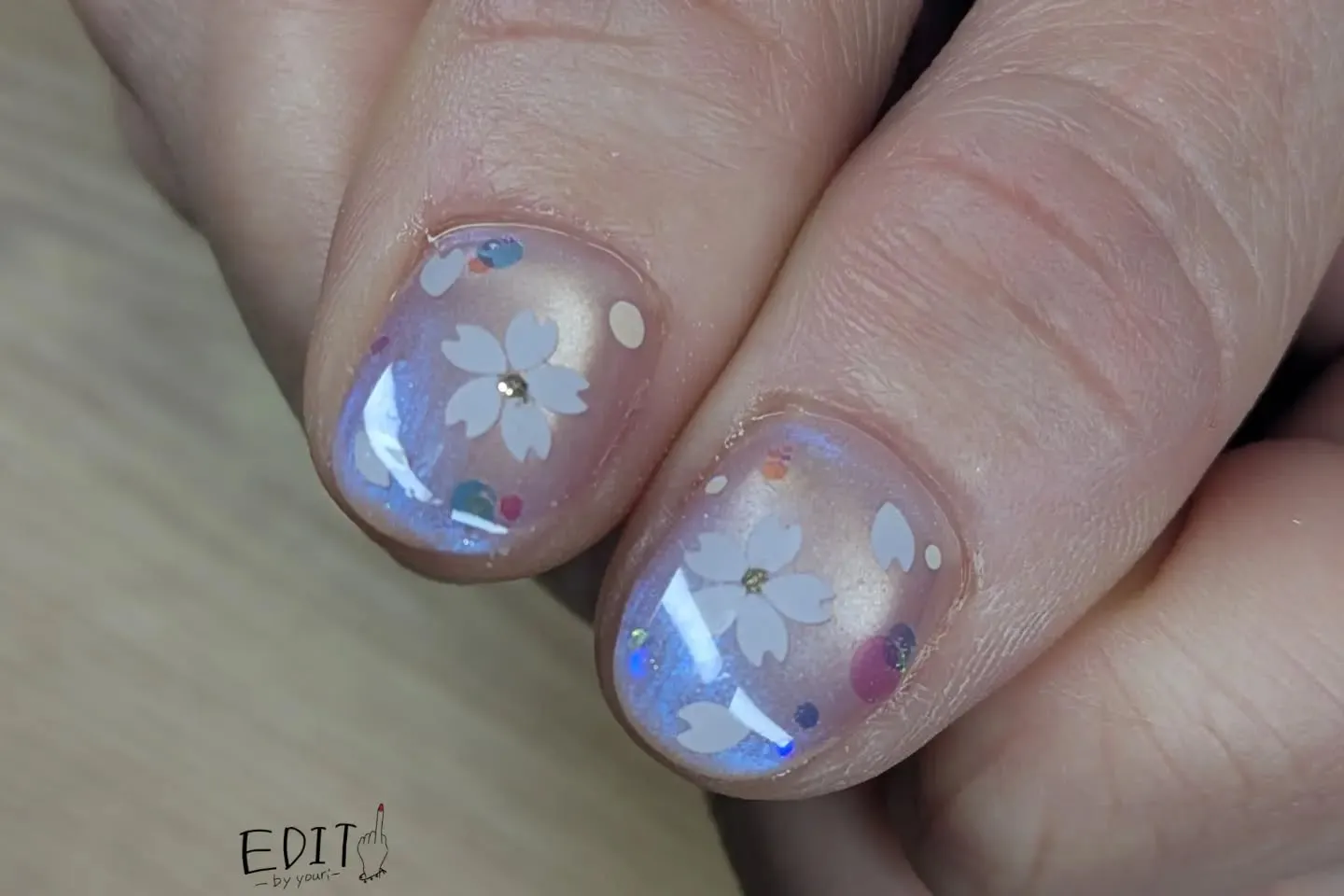 桜をイメージした、マグネットに桜を儚く散らしました🌸