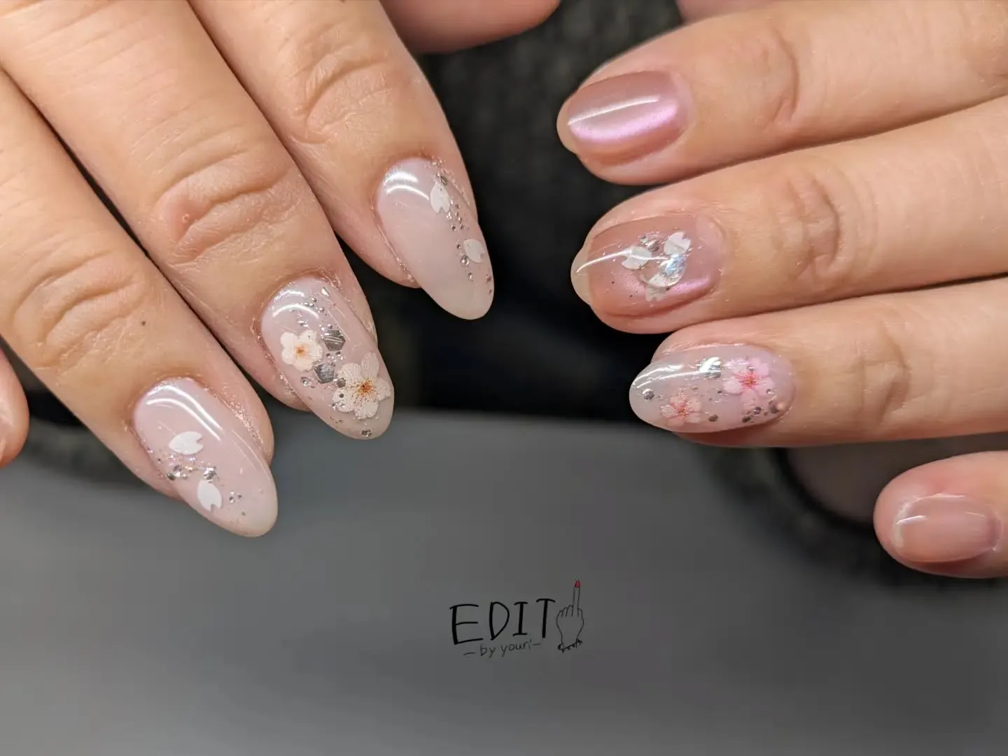 ネイルシールで時短デザイン🌸⁡